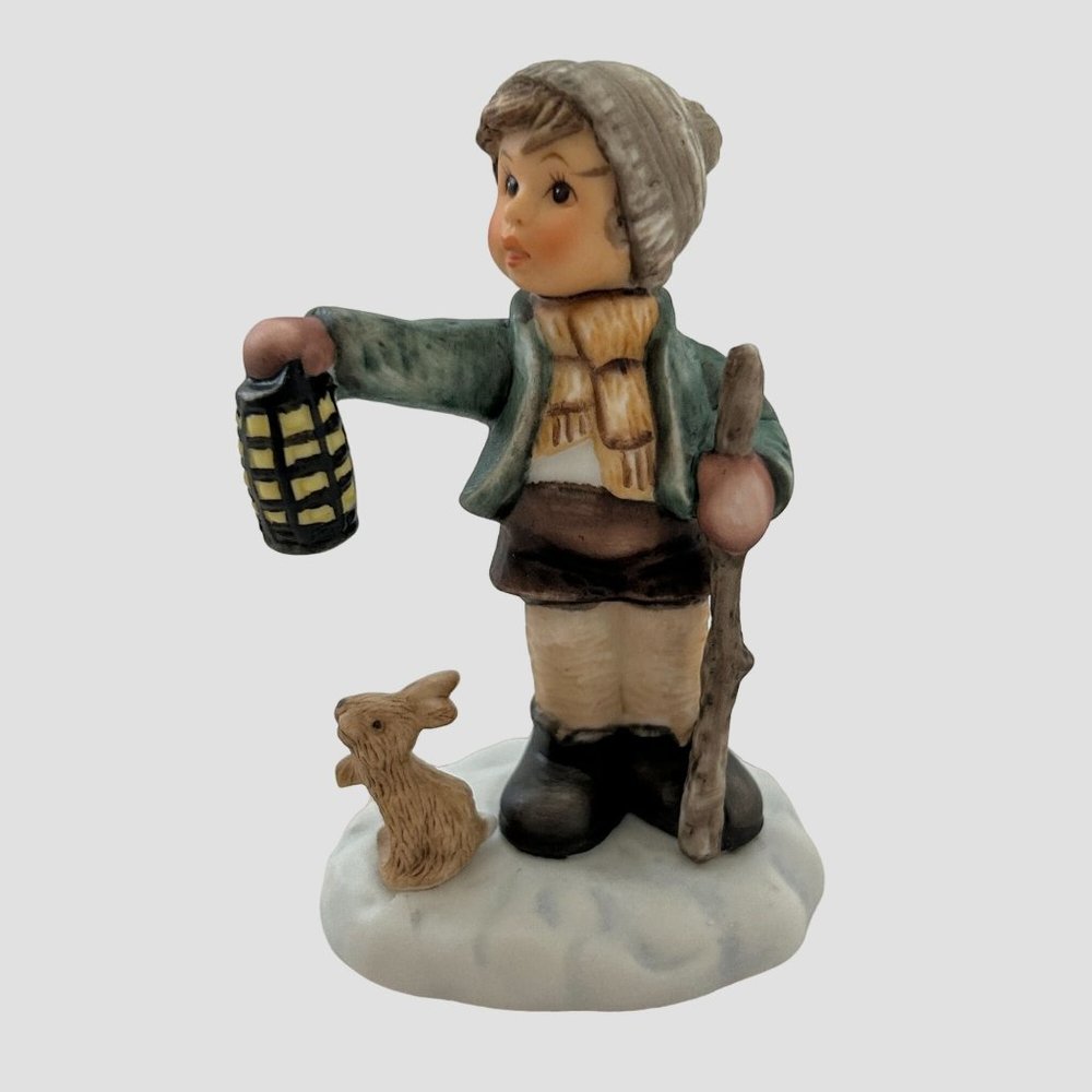 Berta Hummel Goebel Figurine Beautiful‎ Star W/ Box 3.5" Winter Wonderland 2003